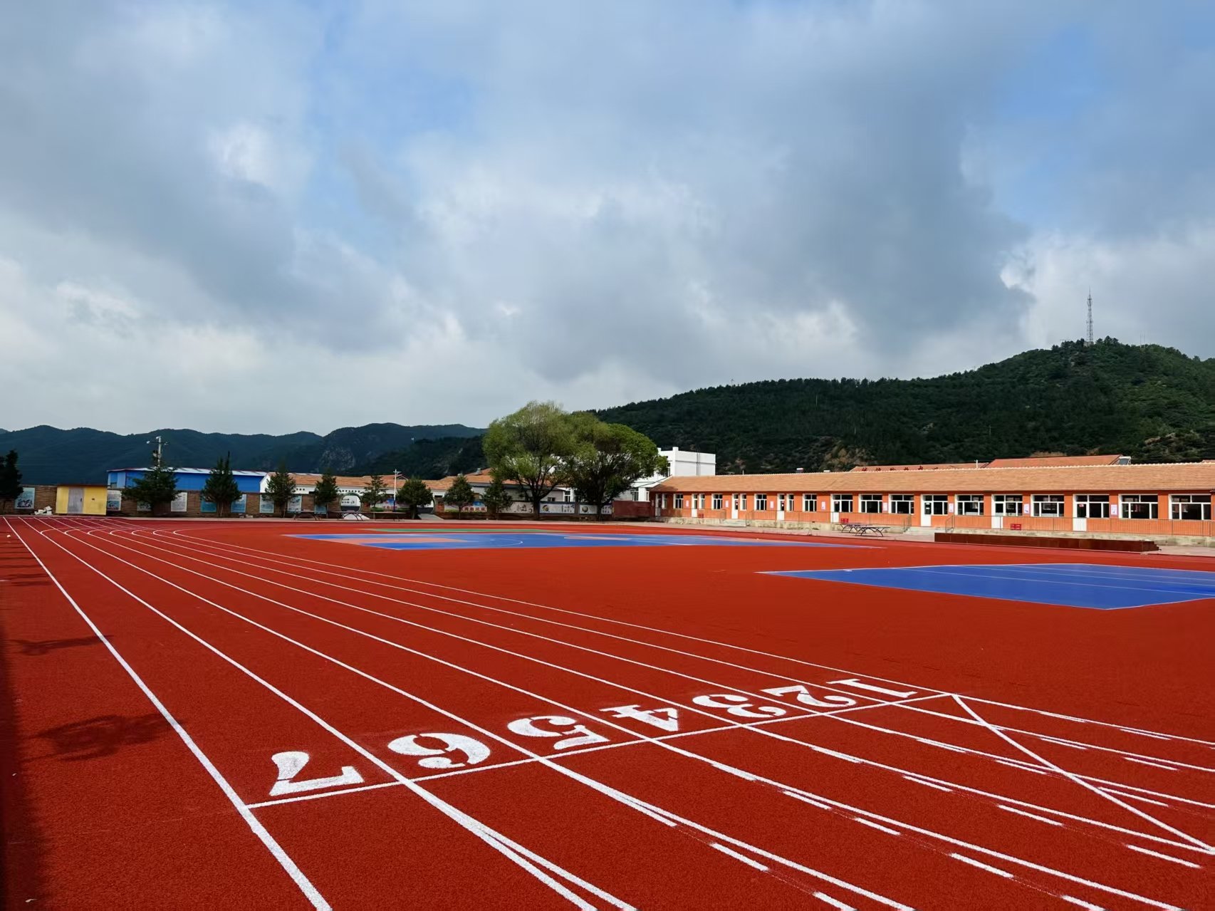 天水市自结纹塑胶跑道硅PU球场 - 哪里好